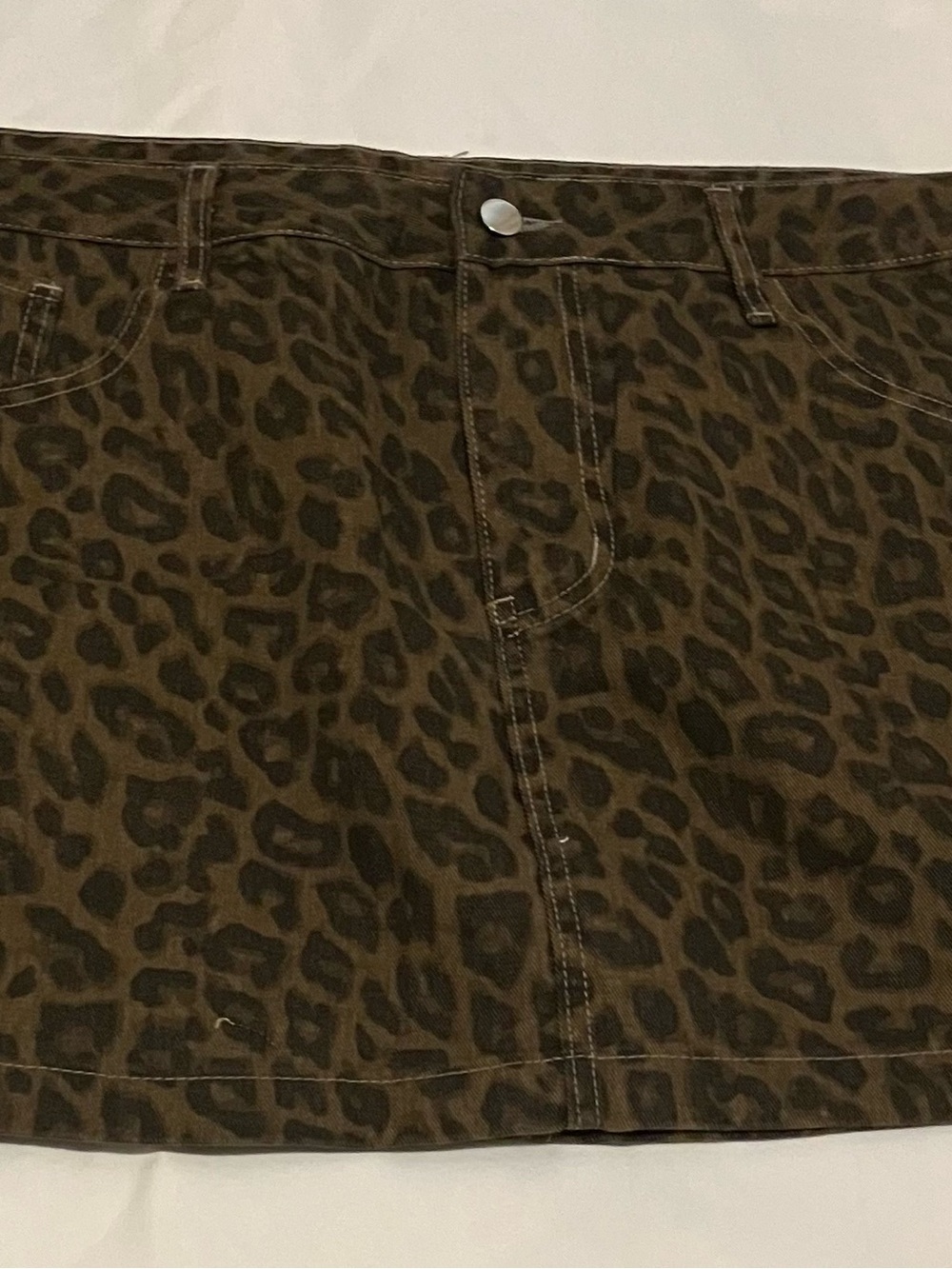 Women’s 3X Leopard Denim Skirt.  Brand New Never Worn!